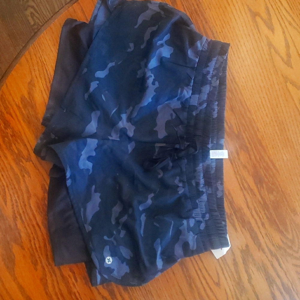 Workout shorts black camo